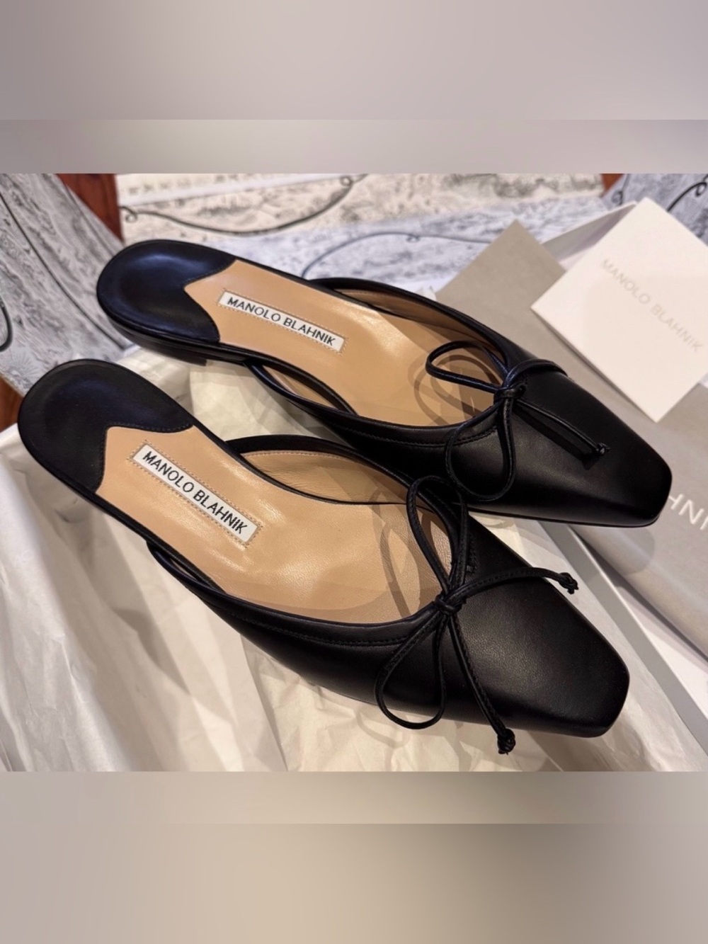 [Authentic] Manolo Blahnik Black Leather Ballerimu